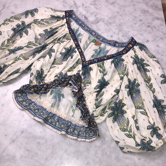 FARM Rio Tops - FARM Rio Floral V-Neck Crop Top - White and Blue Size PP